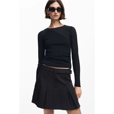 Pleated skirt with belt