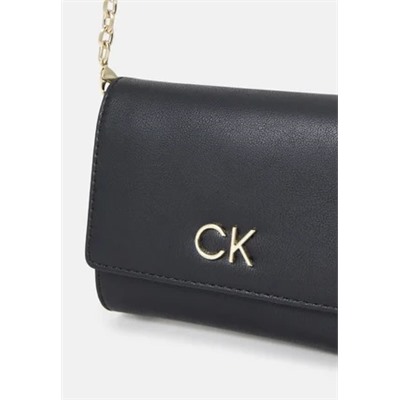 Calvin Klein - LOCK TRIFOLD CHAIN ​​- кошелек - черный