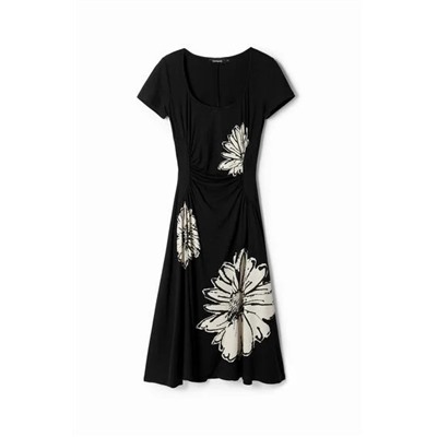 Short-sleeved midi dress with neckline and daisies.