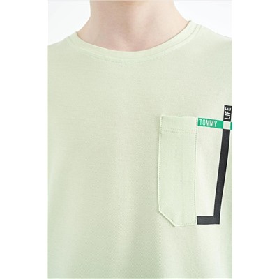 TOMMYLIFE Светло-зеленая футболка стандартного кроя с карманами и круглым вырезом для мальчиков — 11120