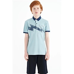 TOMMYLIFE Голубая футболка стандартного кроя с принтом и воротником-поло для мальчиков — 11154