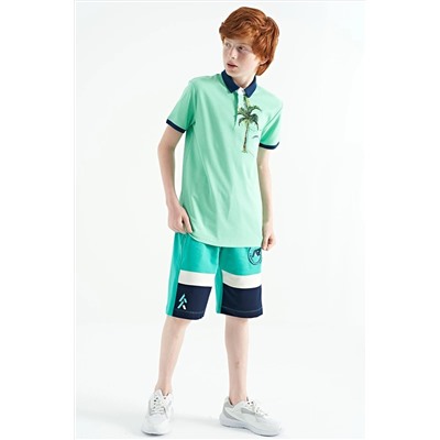 TOMMYLIFE Зеленая футболка стандартного кроя с принтом для мальчиков с воротником поло и карманами - 11144