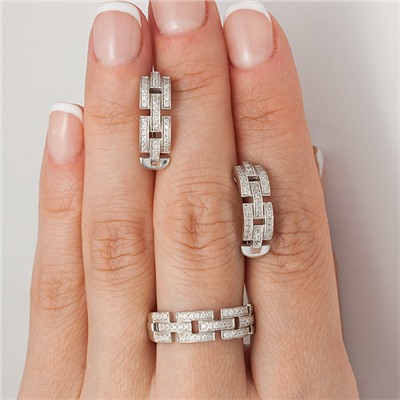 Серебряное кольцо с бесцветными фианитами 092