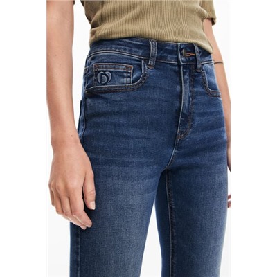 Straight jeans with plain pockets