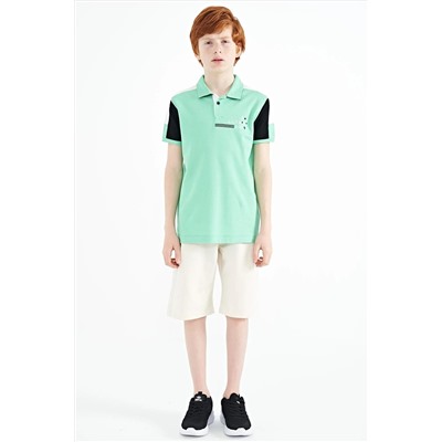 TOMMYLIFE Водно-зеленая футболка с открытыми плечами и детальной отделкой Garni стандартного кроя для мальчиков — 11155