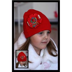 Красная шапка с бантом Восток…
