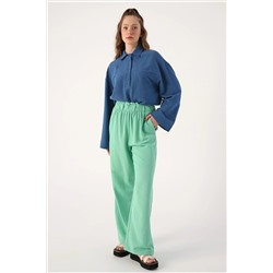 Мягкие зеленые брюки ALL DAY из вискозного льна с оборками на талии и широкими штанинами