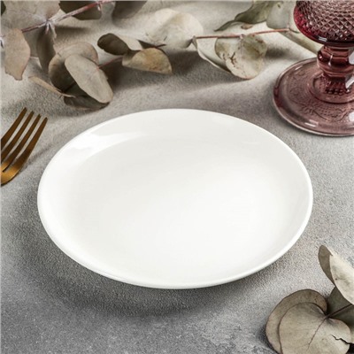 Тарелка фарфоровая пирожковая с утолщённым краем Wilmax Olivia Pro, d=15 см, цвет белый