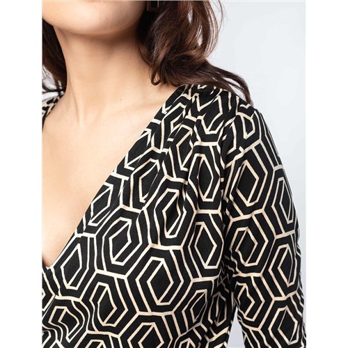 Блузка на запАх из трикотажной вискозы с эластаном Размер 46, Цвет черный-бежевый, Рост 170