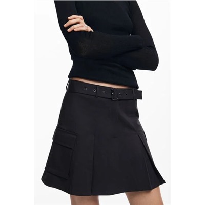 Pleated skirt with belt