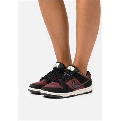 Nikе Sportswear - W DUNK LOW SE CC - низкие кроссовки - красный