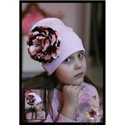 Бледно-розовая шапочка с пионом «Шарм»